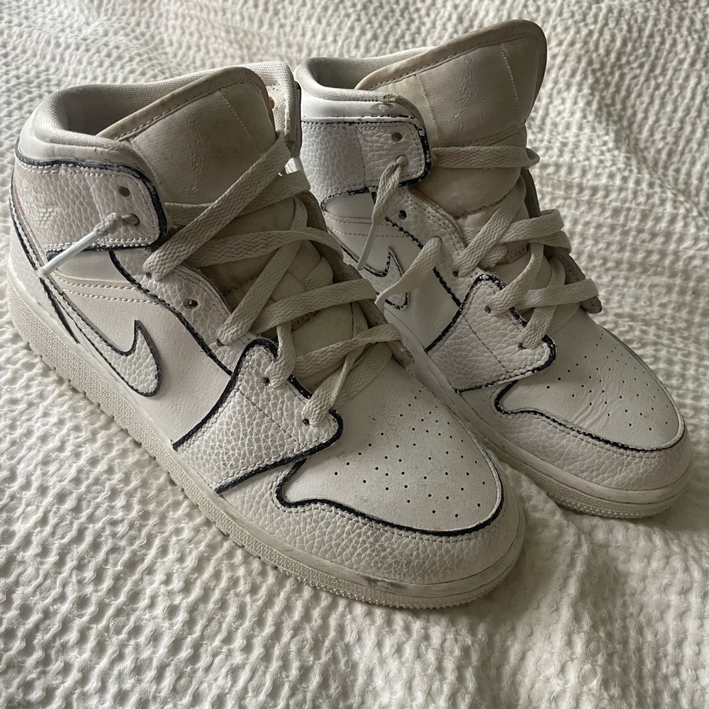 Nike High-Top Sneakers in Off-White and Black (size 5.5)